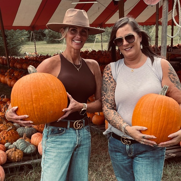 Meet your Posher, Linzi - Picture 3 of 5